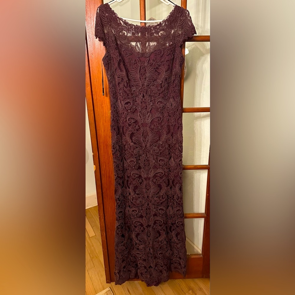 Beautiful Tadashi shoji mother of the bride formal dress..
